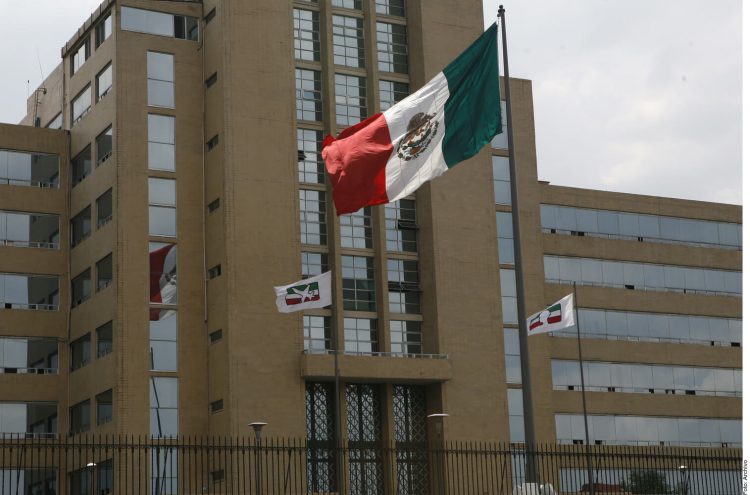 Mexico's Defense Ministry awards contract to presidential aide's firm